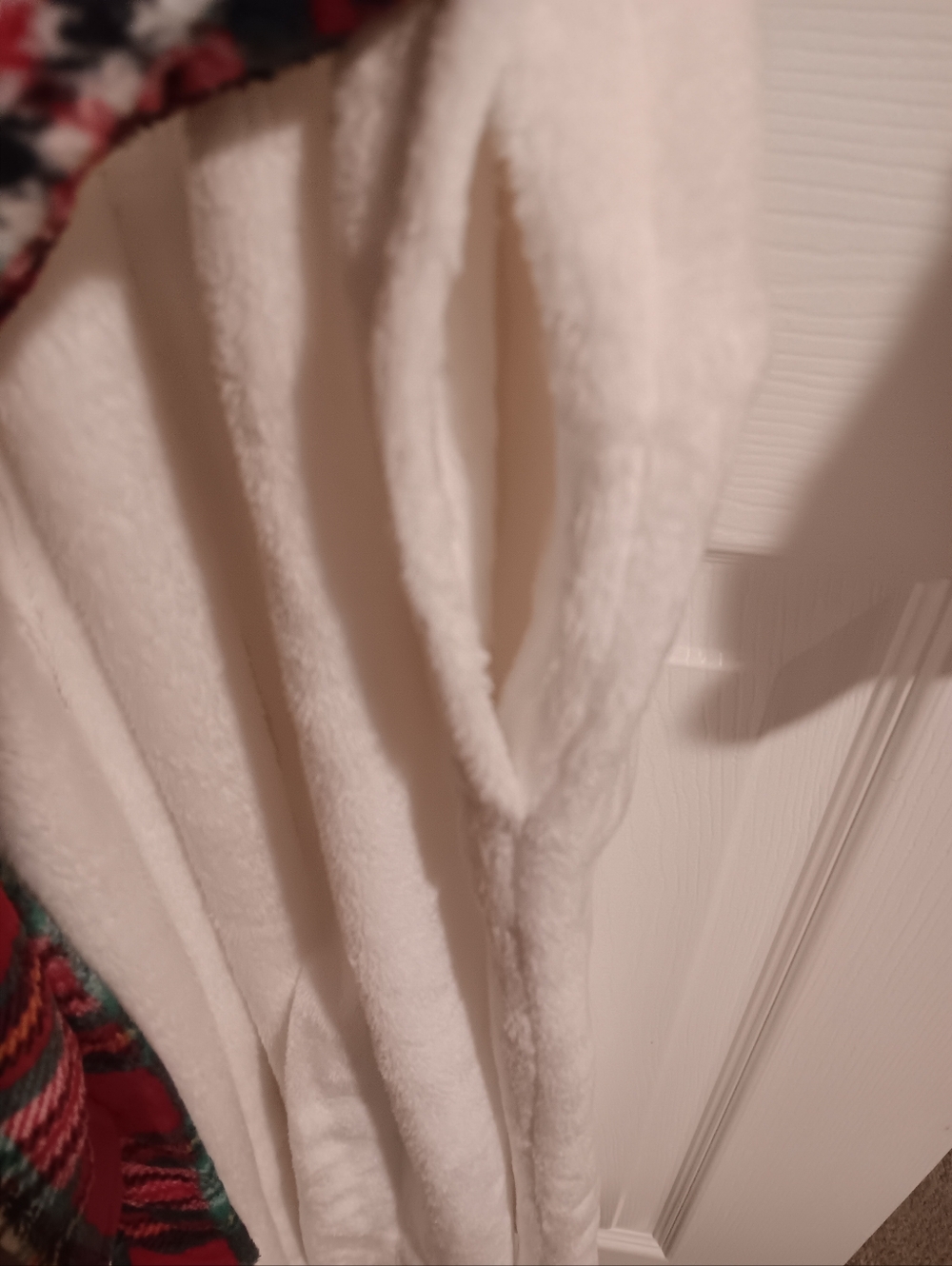 Kim Rogers Plush White Robe with Red Plaid Trim and Belt. Small NWT. - Picture 3 of 6